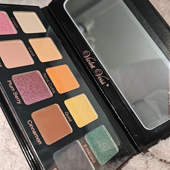 Violet Voss Essentials Pro Pallete - Picture 7 of 7